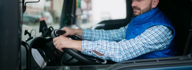 Un chauffeur Trans Adequat au volant